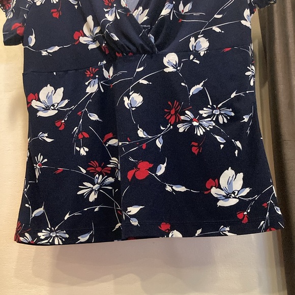 Petite L, Blue floral Chaps Label, v neck blouse - Picture 5 of 7